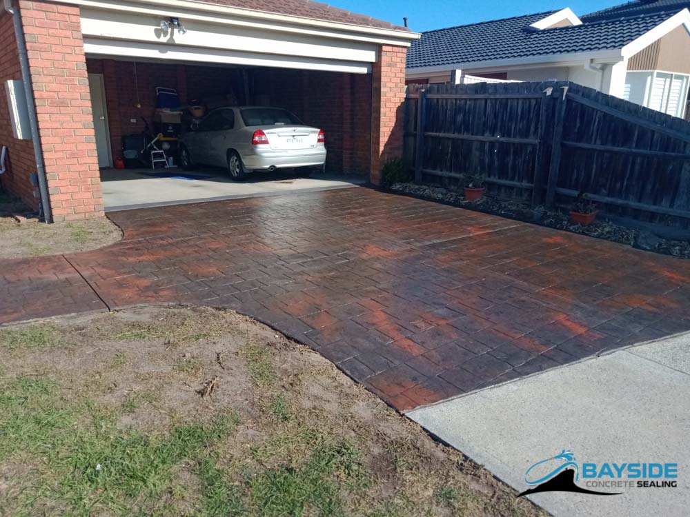 Finished concrete sealing with lasting protection and colour