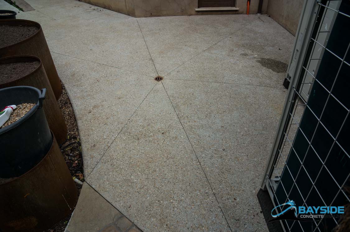 Melbourne home frontage with rustic tinted exposed aggregate sealing